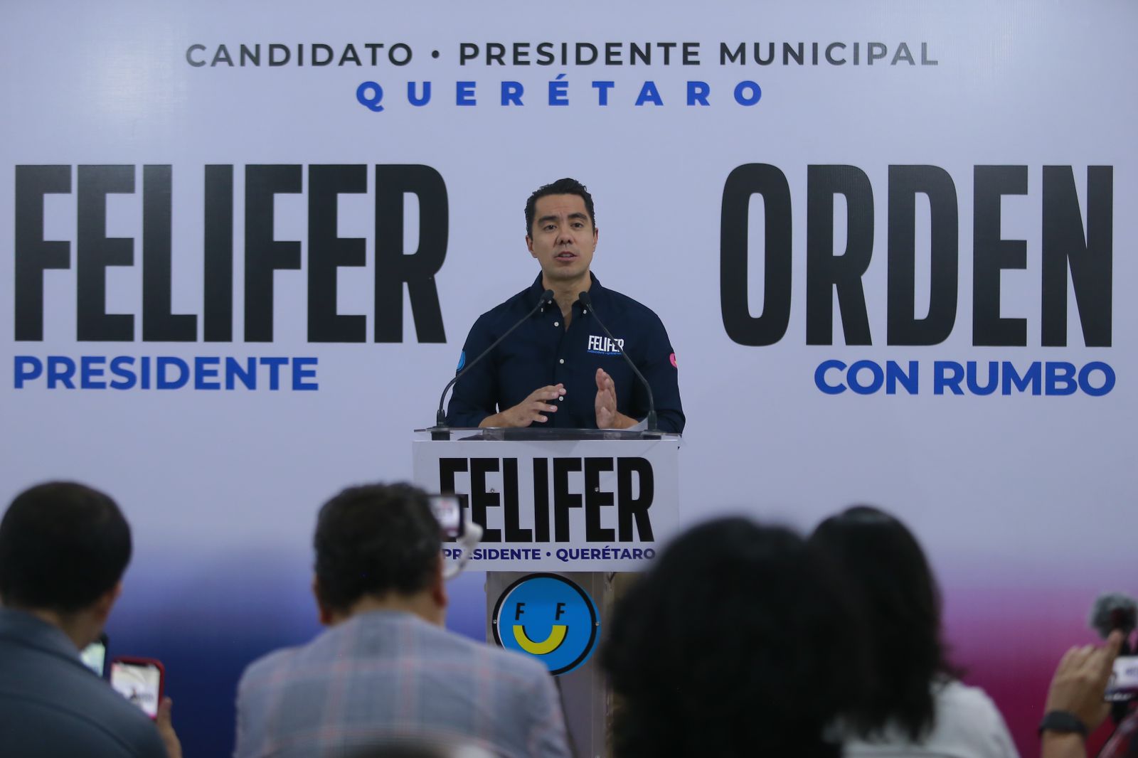Felifer Macías propone fortalecer programas municipales de transporte gratuito en Querétaro