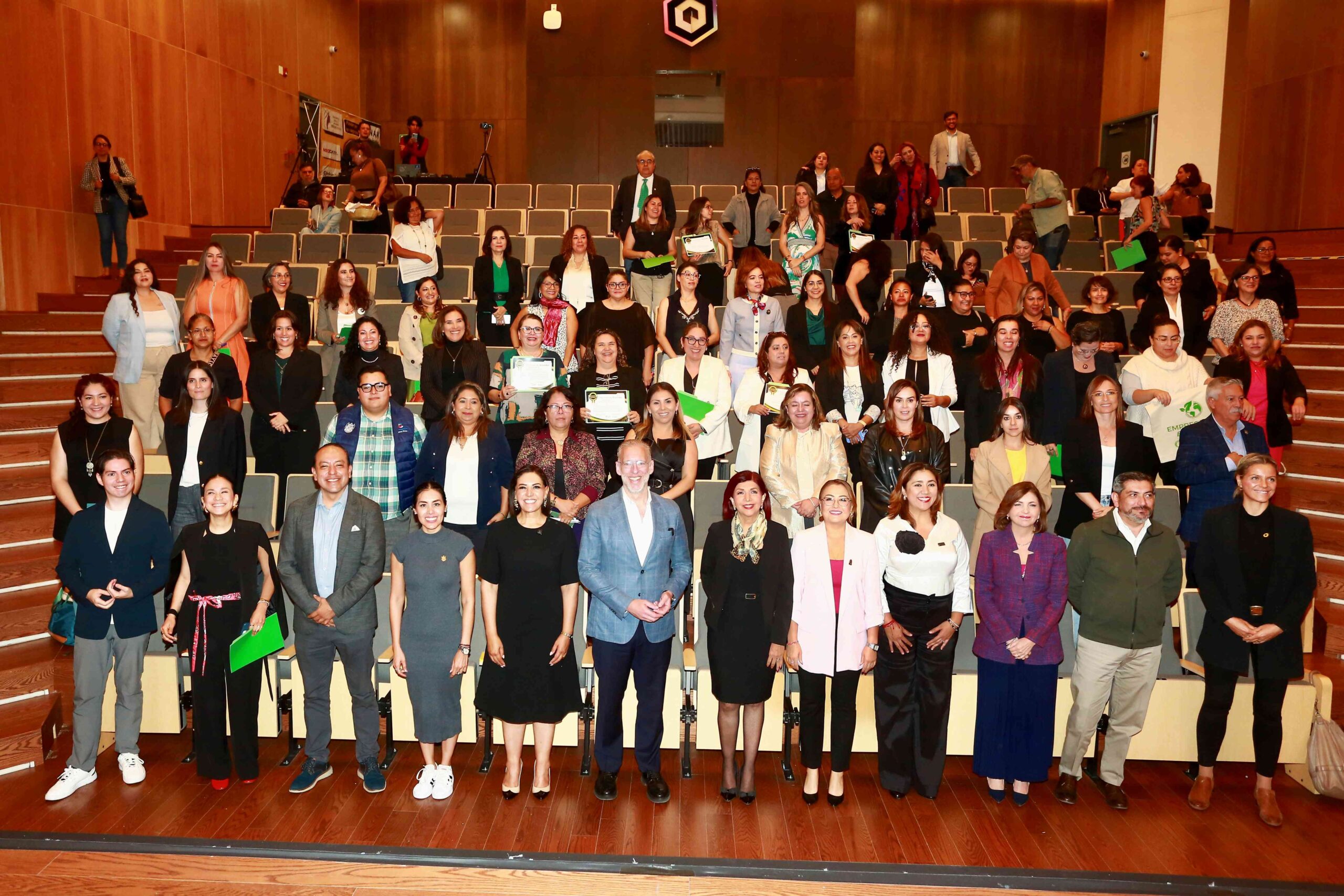 Destaca Marco Del Prete competitividad de mujeres empresarias