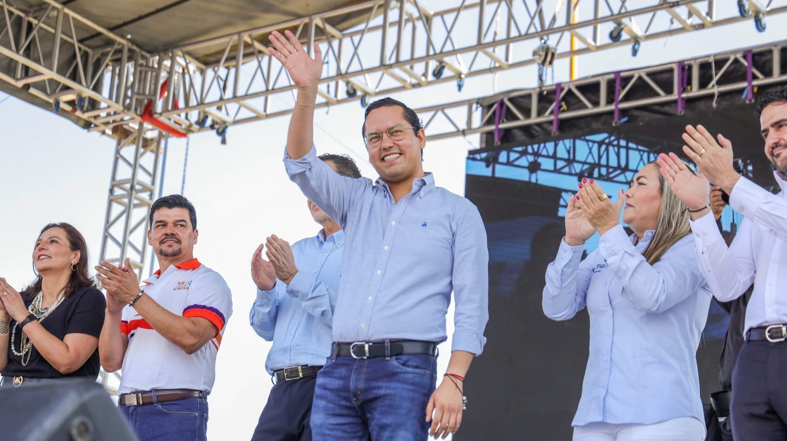 Chepe Guerrero recibe en Corregidora a participantes de los Juegos Magisteriales Deportivos y Culturales 2025 del SNTE Sección 24