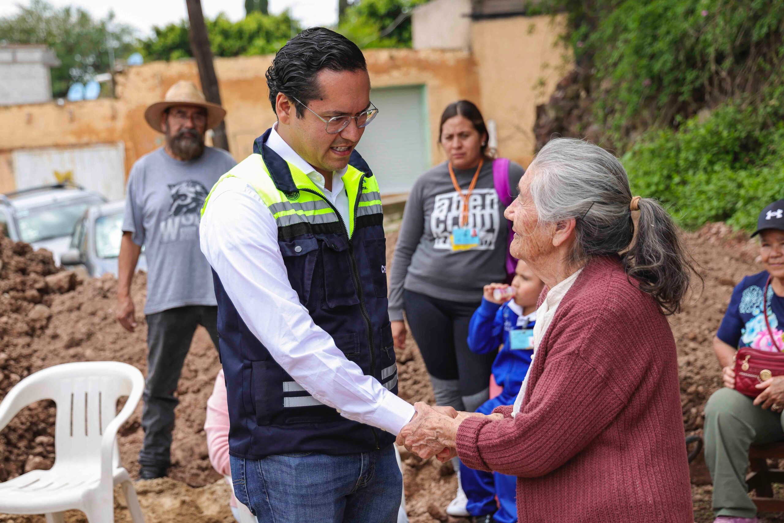 Chepe Guerrero supervisa obras de urbanización en la comunidad El Jaral y en la colonia Emiliano Zapata