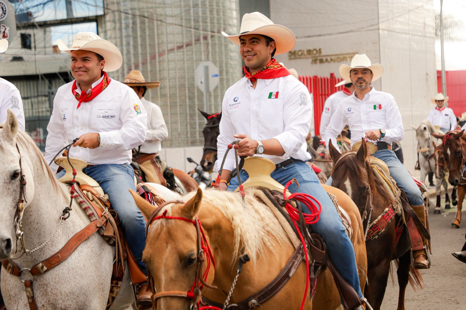 «Participa Felifer Macías en la Tradicional Cabalgata Histórica de la Conspiración “Ignacio Pérez”
