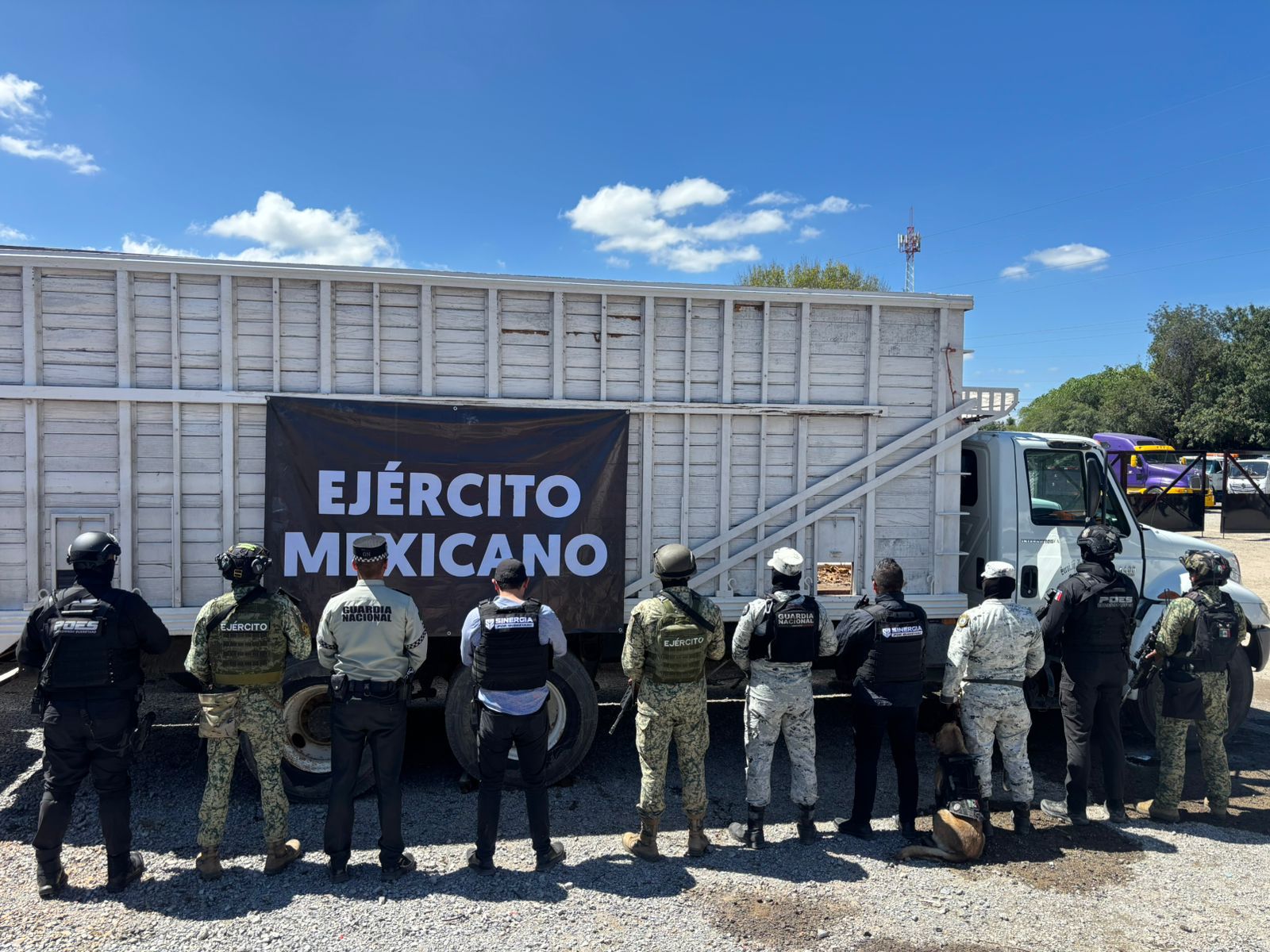 Ejército Mexicano y Guardia Nacional aseguran Posible Cocaína en Querétaro.