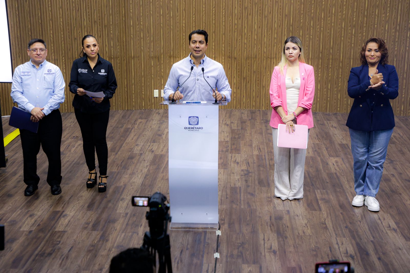 Anuncia Felifer Macías acciones integrales durante el Mes Rosa