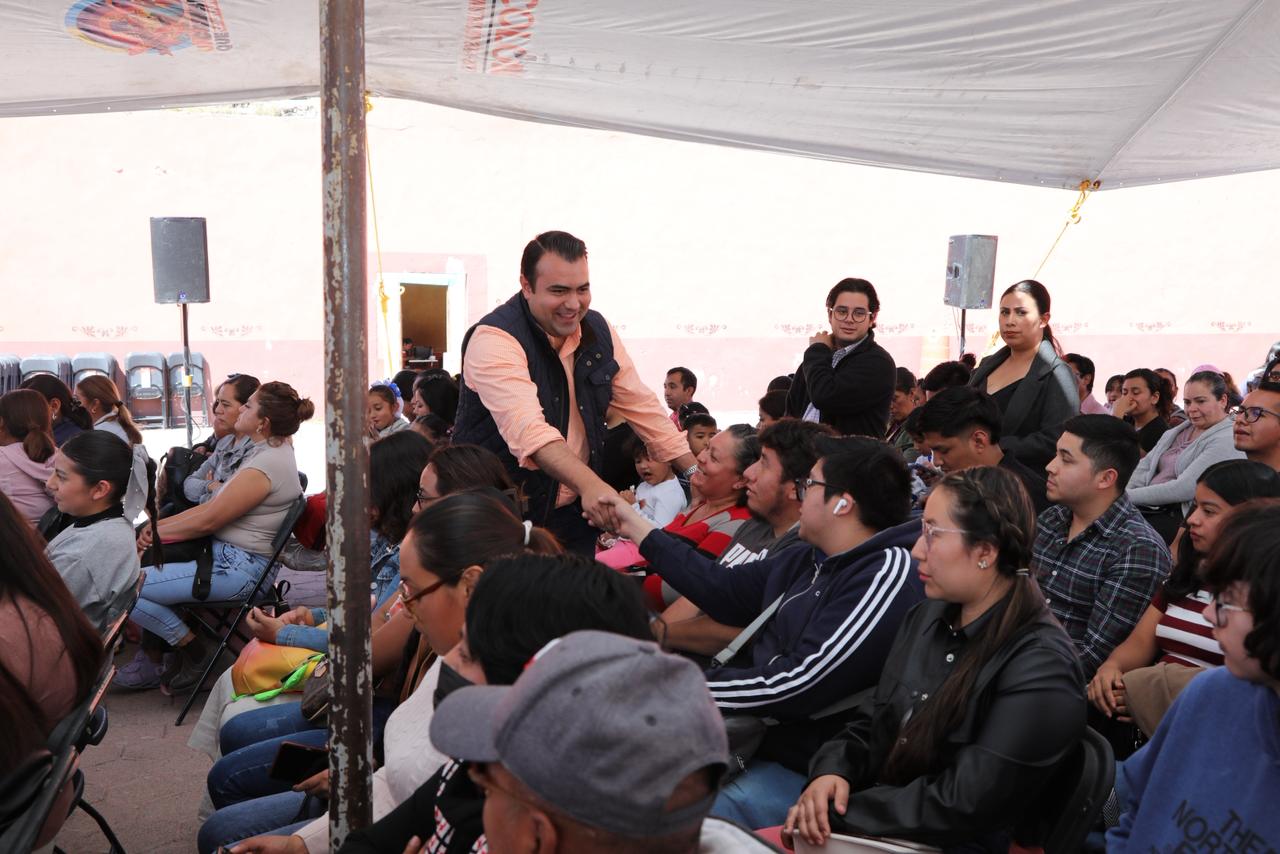 Entrega Gaspar Trueba Becas y Laptops para 258 Estudiantes de Colón