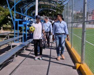 Entrega Felifer Macías rehabilitación de la cancha de futbol de la Unidad Deportiva Belén