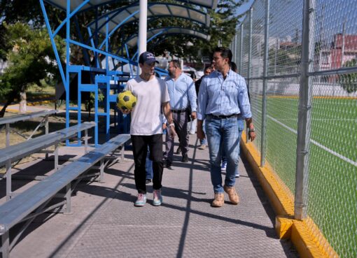 Entrega Felifer Macías rehabilitación de la cancha de futbol de la Unidad Deportiva Belén