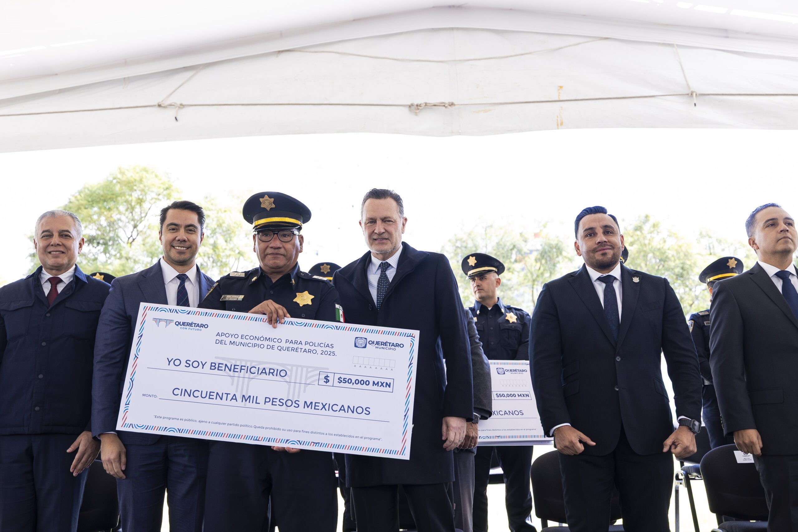 Encabeza Gobernador entrega de apoyos económicos en materia de vivienda a policías municipales de Querétaro