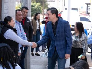 Rodrigo Monsalvo convive con familias durante jornada en La Pradera
