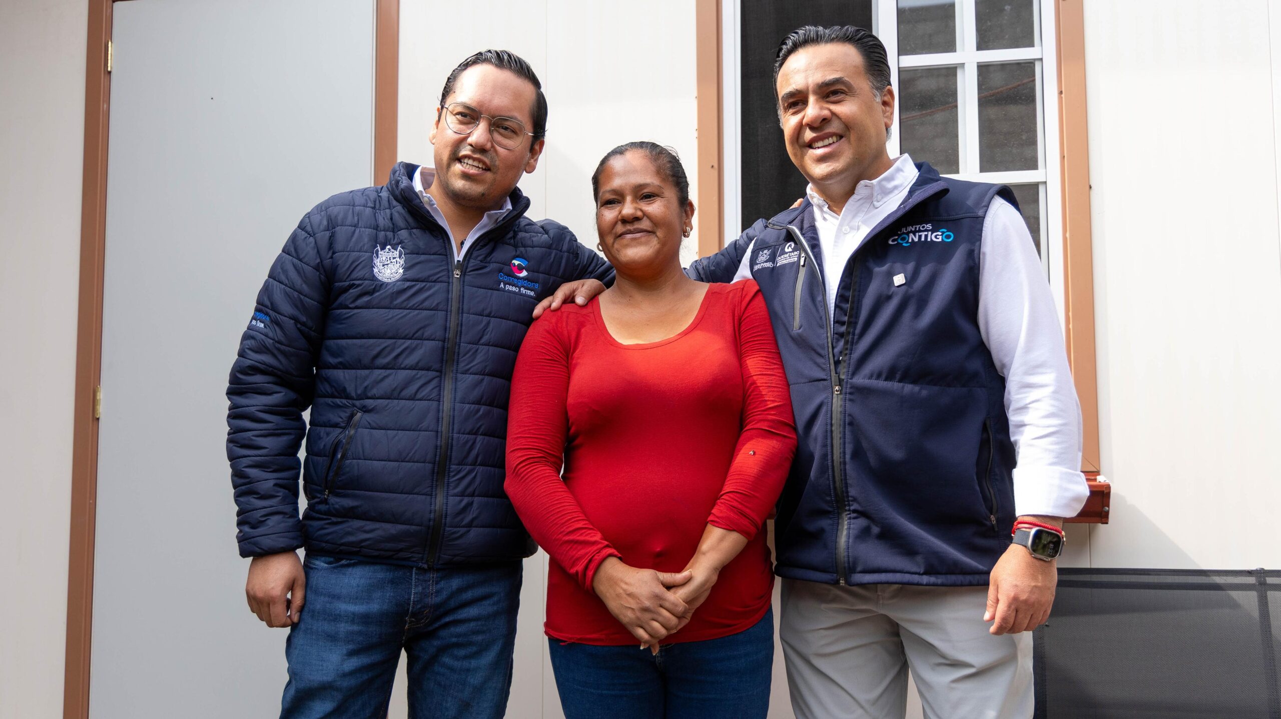 Chepe Guerrero y Luis Nava visitan a familias beneficiadas del programa “cuarto prefabricado” en Corregidora