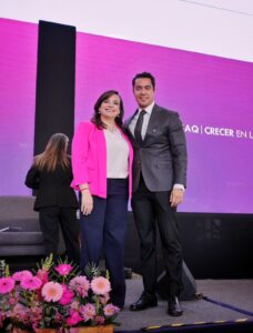 Felifer Macías acompaña a la rectora de la Universidad Autónoma de Querétaro en su segundo informe de actividades