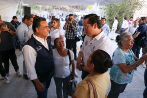 Luis Nava encabeza entrega de obra en El Paraíso