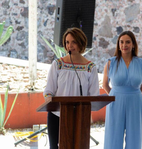 Presenta titular de la SECULT el libro 50 Mujeres, Orgullo de Querétaro
