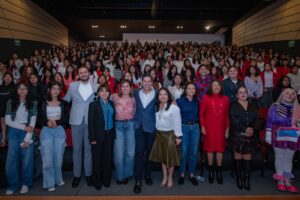 Encabeza Rodrigo Monsalvo clausura de “Soy Mujer, Soy Más Fuerte” con 300 jóvenes marquesinas
