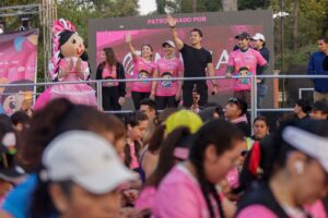 Felifer Macías da banderazo de salida al Mujer Querétaro Medio Maratón 2026