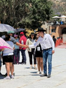 Acude Rodrigo Monsalvo al 161 Viacrucis de La Cañada.