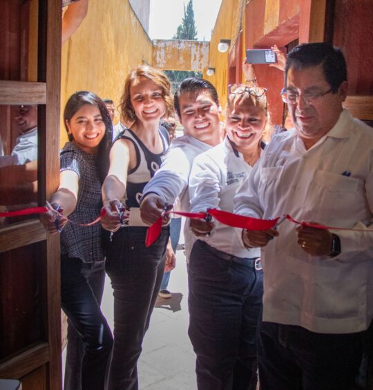 Inaugura López Birlain Plaza Comunitaria del INEA