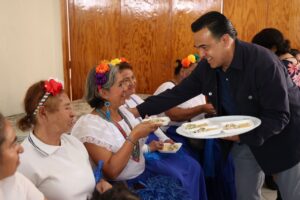 Luis Nava fortalece atención a adultos mayores de Huimilpan