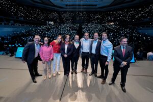 Reconoce Felifer Macías el talento y liderazgo de jóvenes de la UAQ