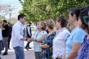 Supervisa Felifer Macías nueva velaria y mejoras en parque de Lomas del Marqués