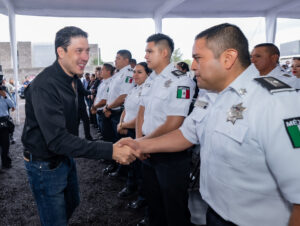 Entrega Rodrigo Monsalvo Equipamiento a su Policía Municipal.