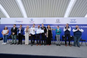 Encabezan Felifer Macías y Mauricio Kuri la entrega del Auditorio en la Escuela Secundaria General No. 4 “Benito Juárez”
