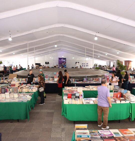 Invita SECULT a visitar la Feria del Libro Plaza Constitución