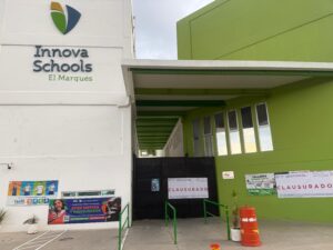 Clausura El Marqués colegio por incumplimiento de normatividad.