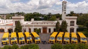Rodrigo Monsalvo fortalece el Transporte Escolar Gratuito.