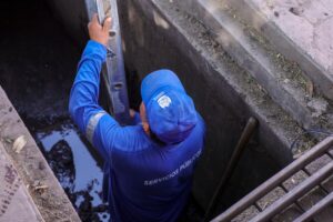Corregidora retira más de 50 toneladas de basura y azolve de rejillas pluviales