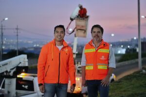 Supervisa Felifer Macías la instalación de luminarias LED en el Libramiento Surponiente.