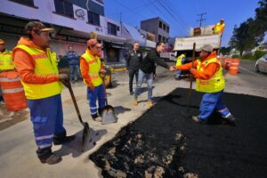 Supervisa Felifer Macías Trabajos de Bacheo en la Capital.