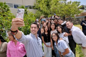 Encabeza Felifer Macías reforestación en la prepa Bicentenario