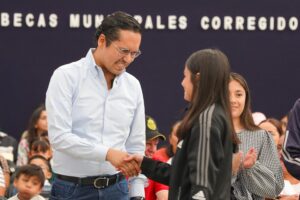 Abre Chepe Guerrero Convocatoria del Programa: «Becas a Paso Firme».