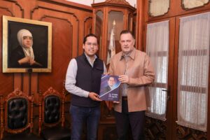 Entrega Chepe Guerrero Segundo Informe a Gobernador Kuri.