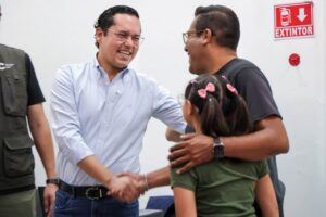Participa Chepe Guerrero en Programa Social «Manos de Papá».