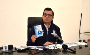 Continúa Municipio de Querétaro la implementación de los tarjetones para personas con discapacidad