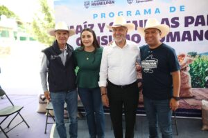 Entrega Jairo Morales Apoyo de Granos para Comusmo Humano a Familias de Huimilpan.